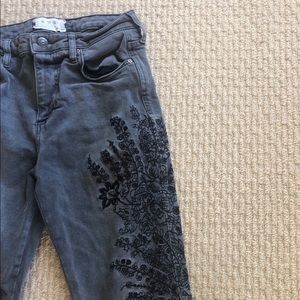 FREE PEOPLE embroidered jeans, size 26